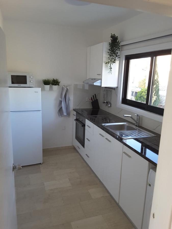 Blue Coast Semeli By The Sea Apartment Paphos Exterior foto